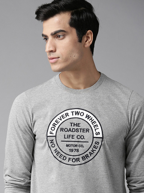 

Roadster Men Grey Melange & Navy Blue Applique Self Design Round Neck T-shirt