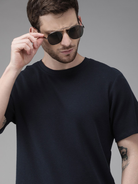 

Roadster Men Navy Blue Solid Round Neck T-shirt