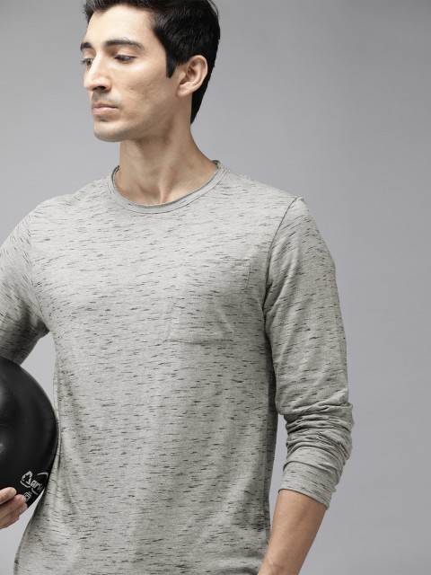 

Roadster Men Grey Melange Solid Round Neck T-shirt with Pocket