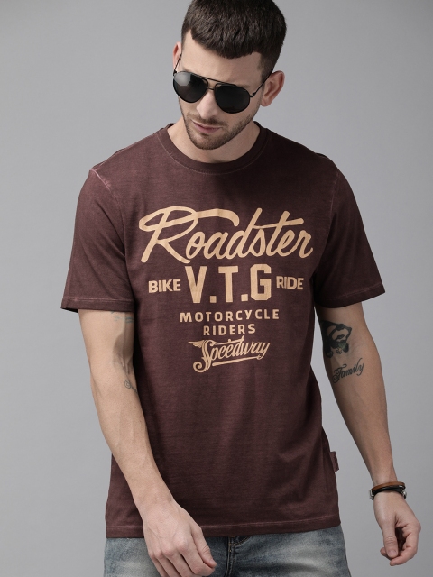 

Roadster Men Burgundy Printed Round Neck T-shirt