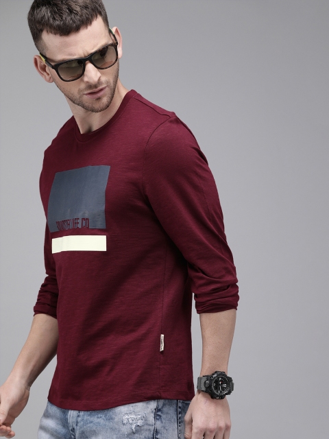 

The Roadster Lifestyle Co Men Burgundy Printed Round Neck Pure Cotton T-shirt