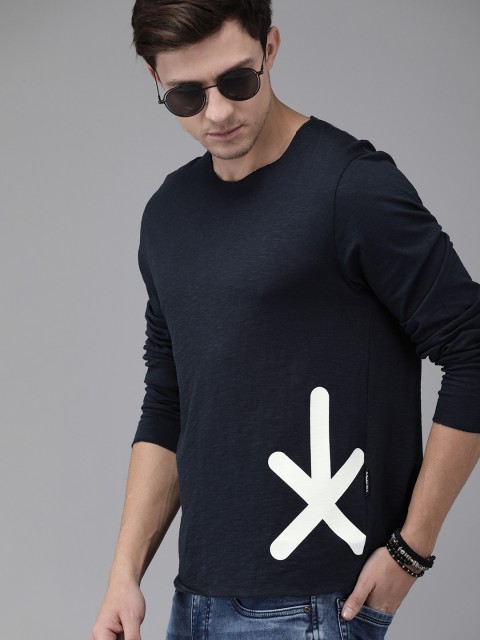 

Roadster Men Navy Blue Solid Round Neck T-shirt