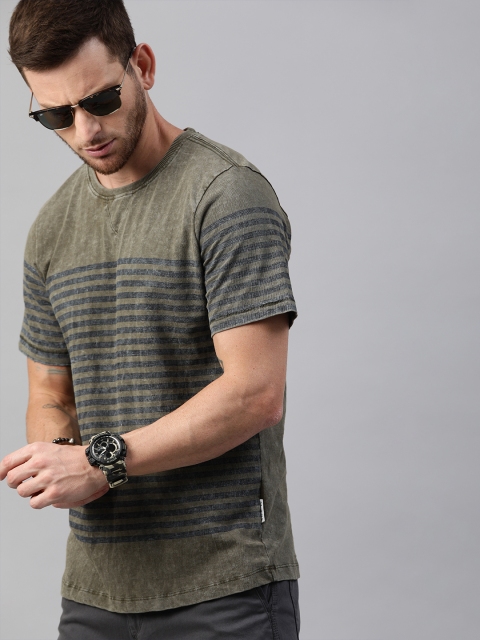 

Roadster Men Grey & Blue Dyed Striped Round Neck T-shirt