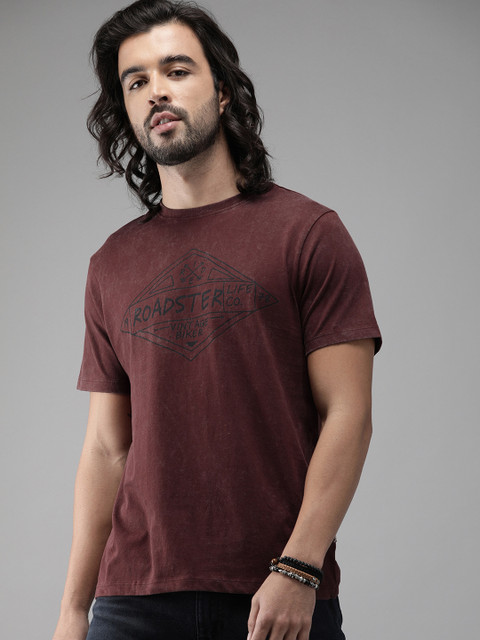 

Roadster Men Burgundy Printed Round Neck T-shirt