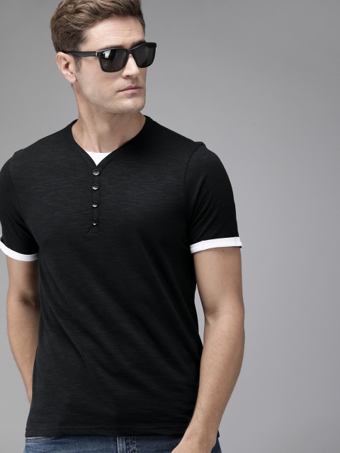 

Roadster Men Black Solid Round Neck T-shirt With Button Detailing