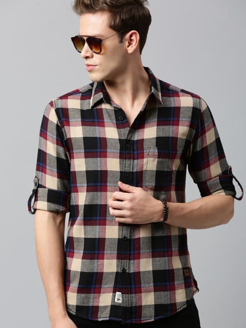

Roadster Men Beige & Maroon Regular Fit Checked Casual Shirt