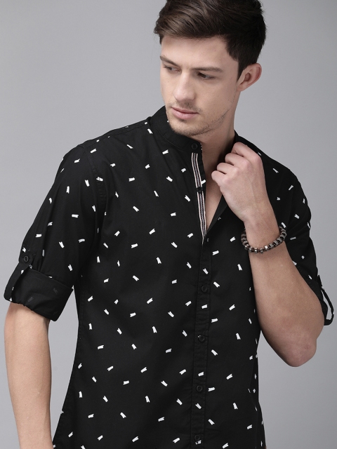 

Roadster Men Black & White Regular Fit Printed Casual Shirt