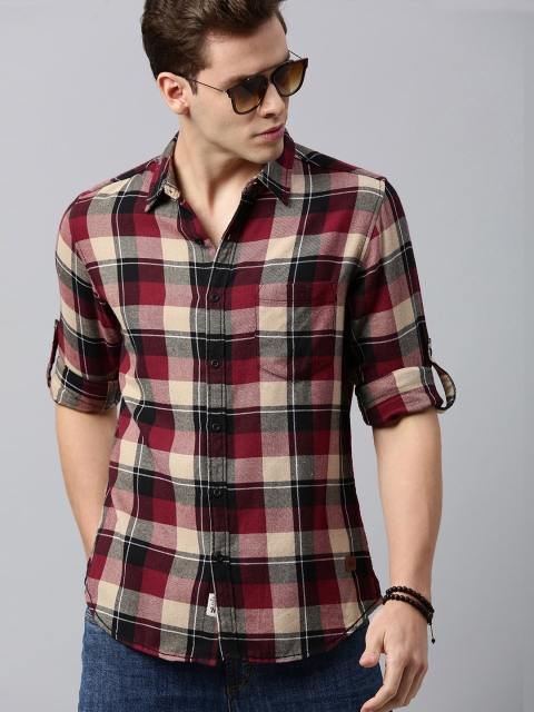 

Roadster Men Maroon & Beige Regular Fit Checked Casual Shirt