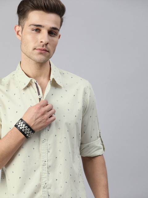 

Roadster Men Off-White & Navy Blue Regular Fit Conversational Printed Casual Shirt