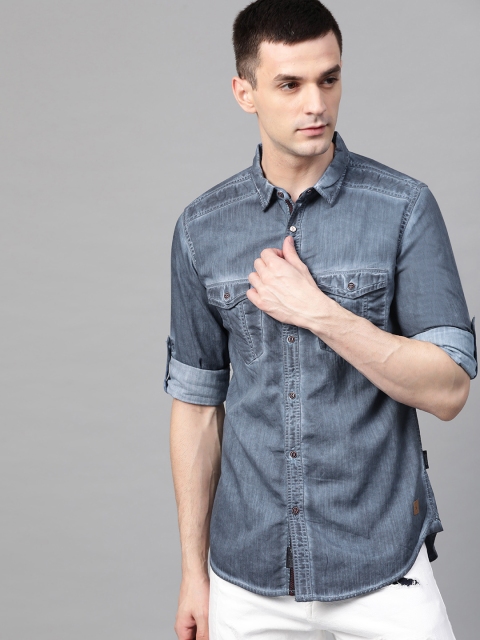 

The Roadster Lifestyle Co Men Blue Chambray Regular Fit Washed Slub Casual Shirt