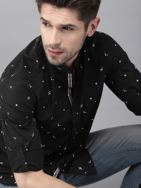 

Roadster Men Black & White Regular Fit Printed Casual Shirt