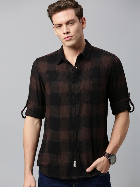 

Roadster Men Coffee Brown & Black Regular Fit Checked Casual Shirt