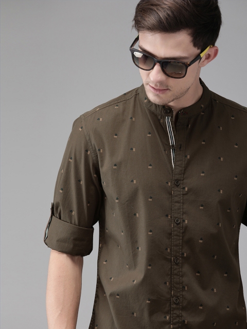 

The Roadster Lifestyle Co Men Olive Green & Black Regular Fit Printed Casual Shirt