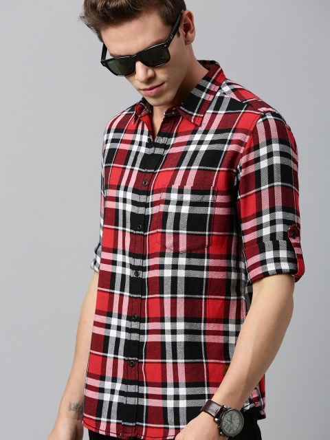 

Roadster Men Red & White Regular Fit Checked Casual Shirt