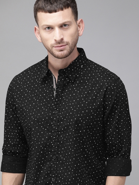 

Roadster Men Black & White Regular Fit Printed Casual Shirt
