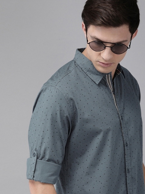 

Roadster Men Grey & Black Regular Fit Micro Print Shirt
