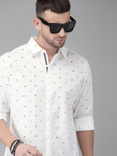 

Roadster Men White & Black Regular Fit Printed Casual Shirt