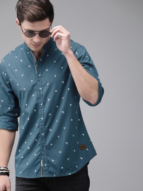 Men Teal Blue & White Conversational Printed Pure Cotton Sustainable Casual Shirt