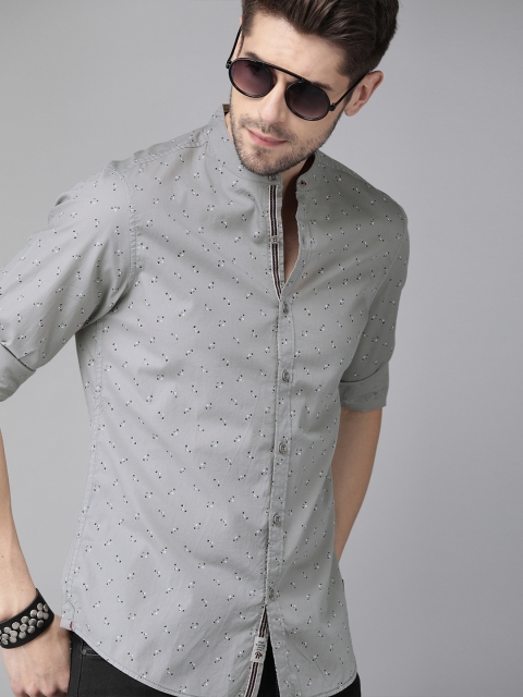 

Roadster Men Grey & Black Regular Fit Printed Casual Shirt