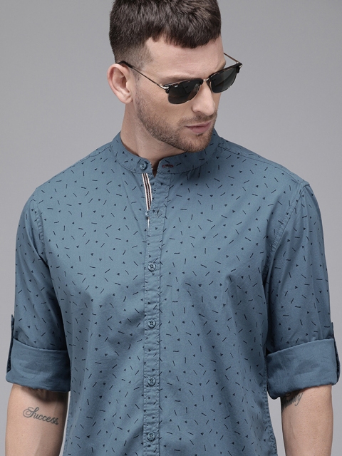 

Roadster Men Teal Blue & Black Regular Fit Printed Casual Shirt