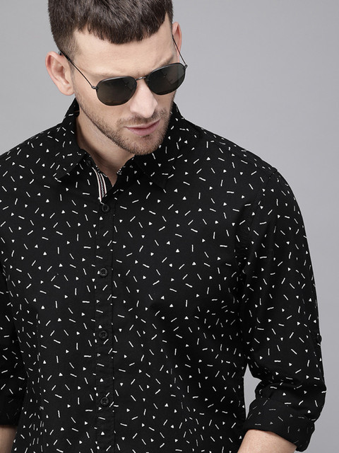 

Roadster Men Black & White Regular Fit Printed Casual Shirt