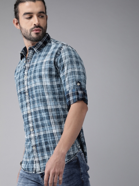 

Roadster Men Navy Blue & White Regular Fit Checked Acid Wash Casual Shirt