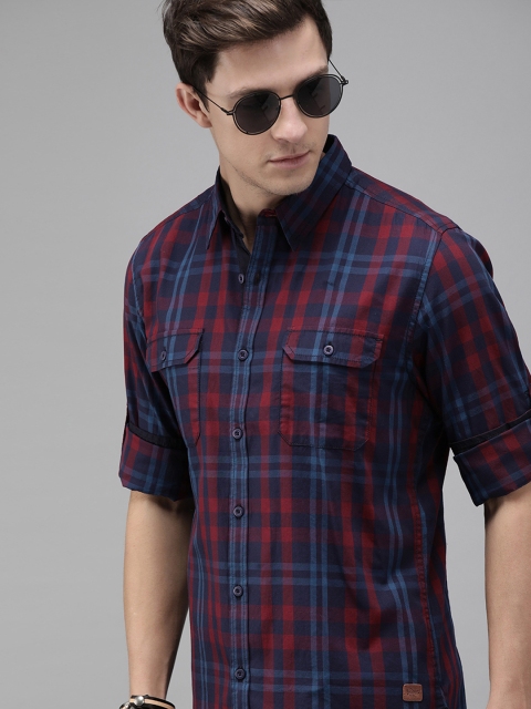 

The Roadster Lifestyle Co Men Blue & Red Regular Fit Checked Casual Shirt