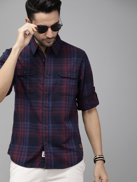 

Roadster Men Navy Blue & Maroon Regular Fit Checked Casual Shirt