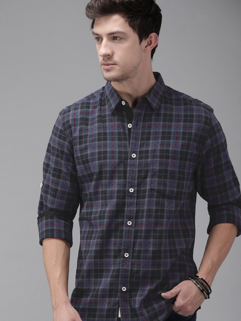 

Roadster Men Black & Blue Regular Fit Checked Casual Shirt