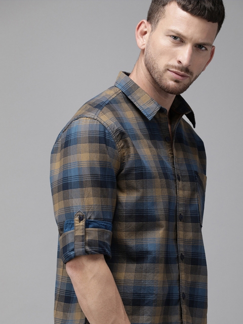 

Roadster Men Khaki & Navy Blue Regular Fit Checked Casual Shirt