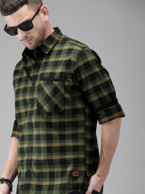 

Roadster Men Green & Navy Blue Regular Fit Checked Casual Shirt