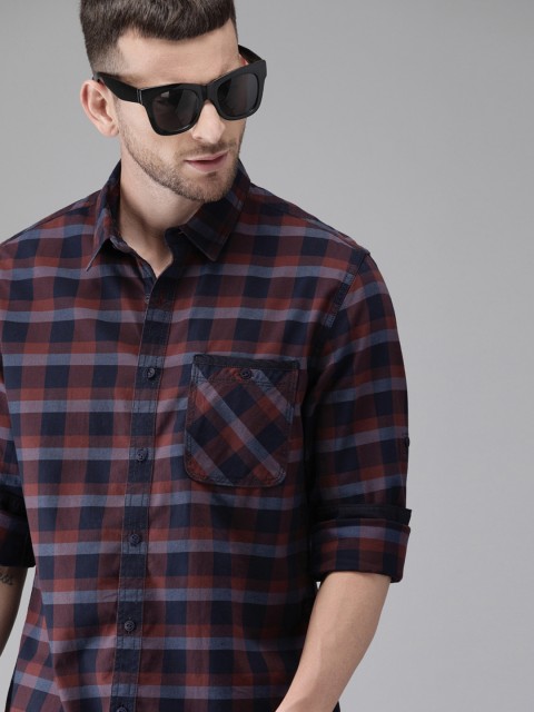 

Roadster Men Maroon & Blue Checked Regular Fit Casual Shirt