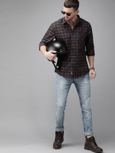 

Roadster Men Maroon & Navy Blue Regular Fit Checked Casual Shirt