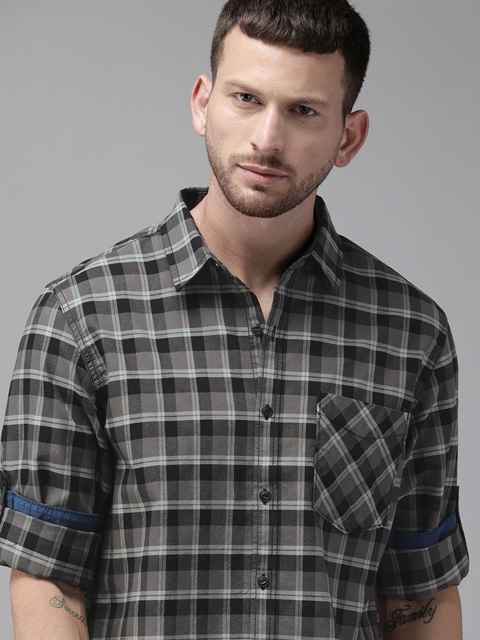 

Roadster Men Black & Grey Regular Fit Checked Casual Shirt