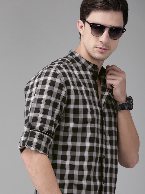 

Roadster Men Black & Grey Regular Fit Checked Casual Shirt