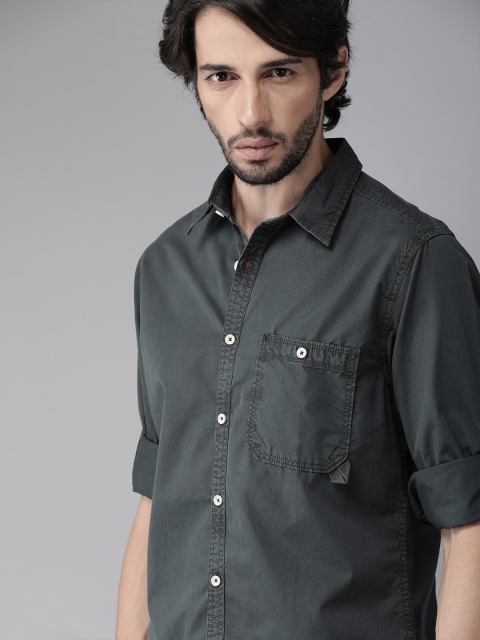 

Roadster Men Charcoal Grey Regular Fit Solid Casual Shirt