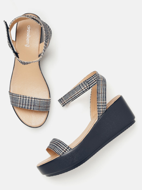 

DressBerry Women Navy Blue & Off-White Mid-Top Houndstooth Pattern Wedges