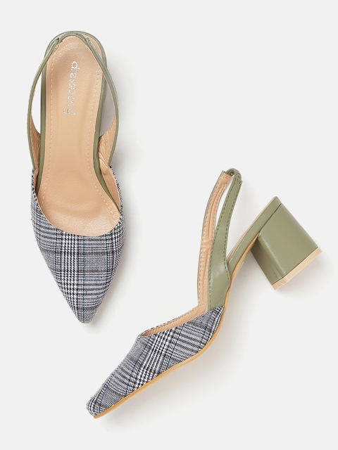 

DressBerry Women White & Black Self-Checked Pumps