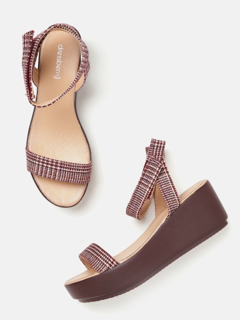

DressBerry Women Burgundy & Off-White Houndstooth Pattern Flatforms