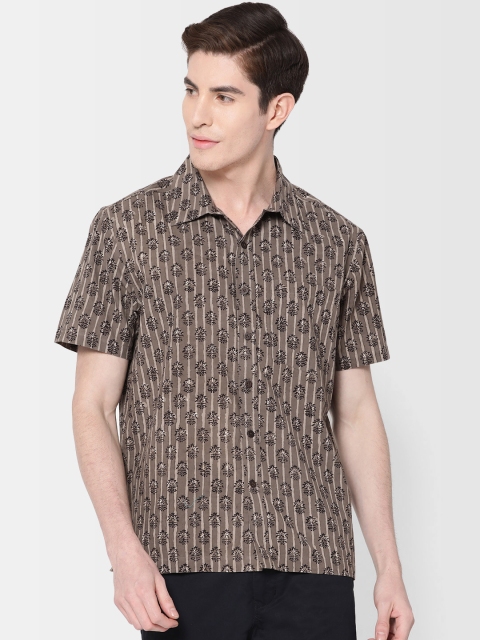 

Fabindia Men Brown & Black Regular Fit Handblock Print Casual Shirt