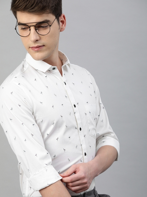 

TrueModa Men White & Blue Slim Fit Printed Smart Casual Shirt