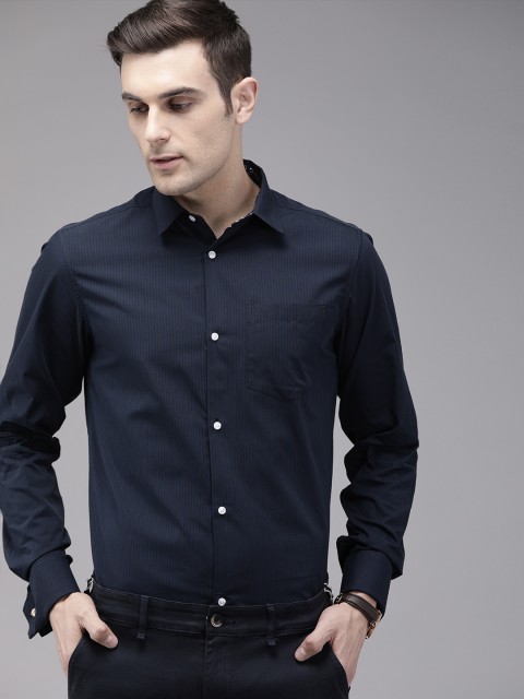 

TrueModa Men Navy Blue & Black Slim Fit Striped Smart Casual Shirt