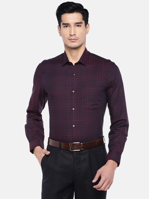 

Turtle Men Maroon Relaxed Slim Fit Checked Formal Shirt