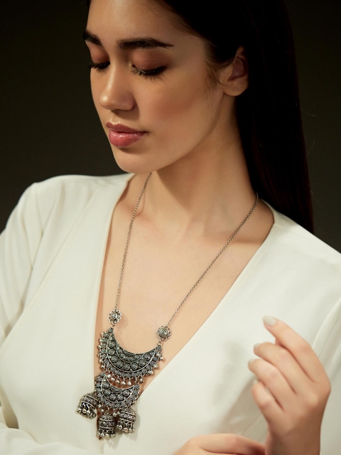 

Zariin Silver Brass Silver-Plated Handcrafted Necklace
