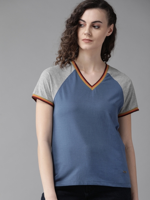 

Roadster Women Blue & Grey Melange Solid V-Neck T-shirt