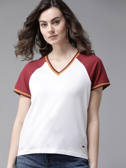 

Roadster Women Off-White Solid V-Neck T-shirt