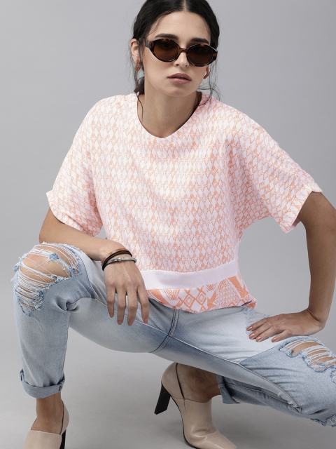 

The Roadster Lifestyle Co Women White & Peach-Coloured Geometric Print Regular Top