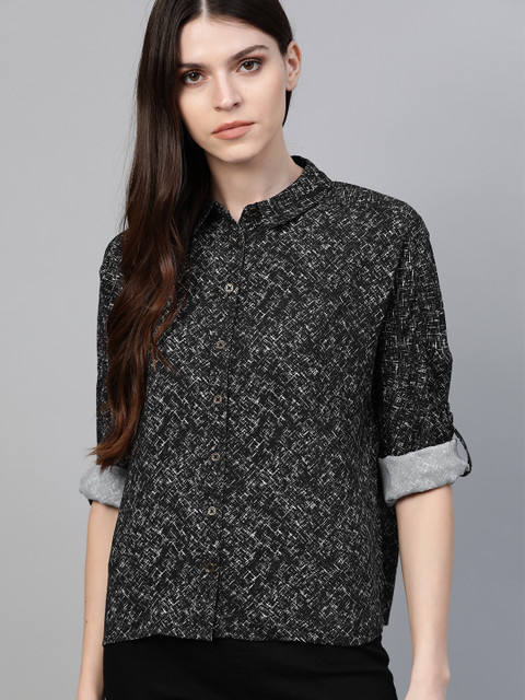 

The Roadster Lifestyle Co Women Black & White Boxy Printed Casual Sustainable Shirt