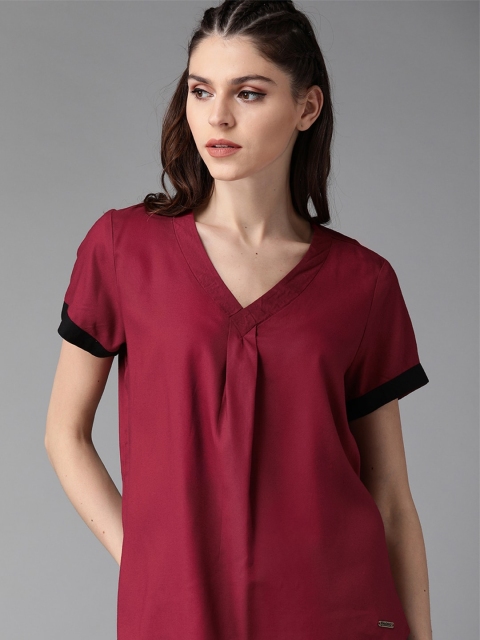 

The Roadster Lifestyle Co Women Maroon Solid Sustainable Top