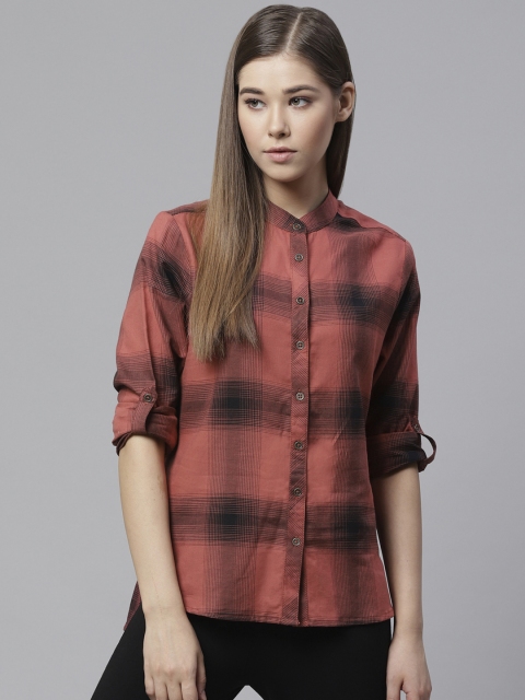 

The Roadster Lifestyle Co Women Rust Red & Black Regular Fit Checked Casual Shirt
